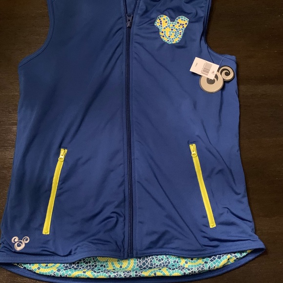 Authentic Disney activewear. - Picture 2 of 4